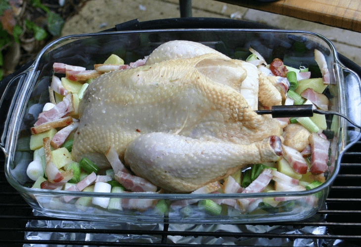 2167_kip-op-de-barbecue